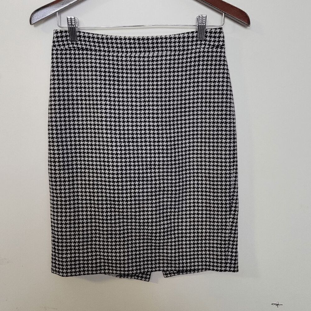J.Crew Pencil Skirt Houndstooth Pencil Black and White Side Zip Kick Pleat Wool